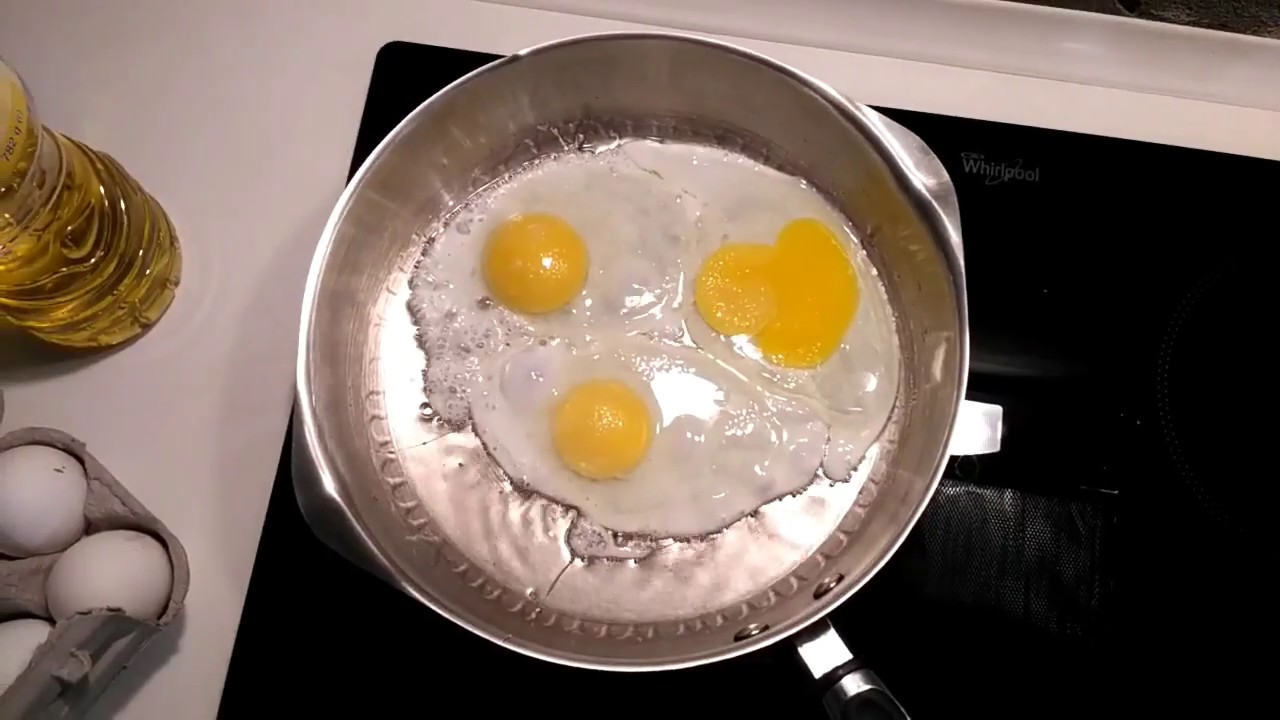 A cosa serve aggiungere l'aceto nella padella prima di friggere le uova?