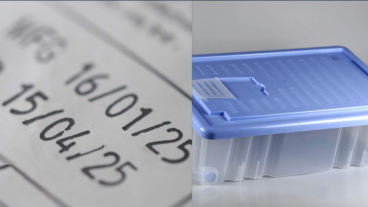 Contenitori di plastica usurati con segni di deterioramento visibili.